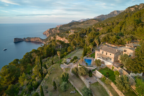 Charming historic estate with magnificent sea views 