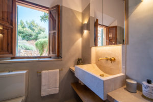 Nice bathroom in Ca Na Escarlata